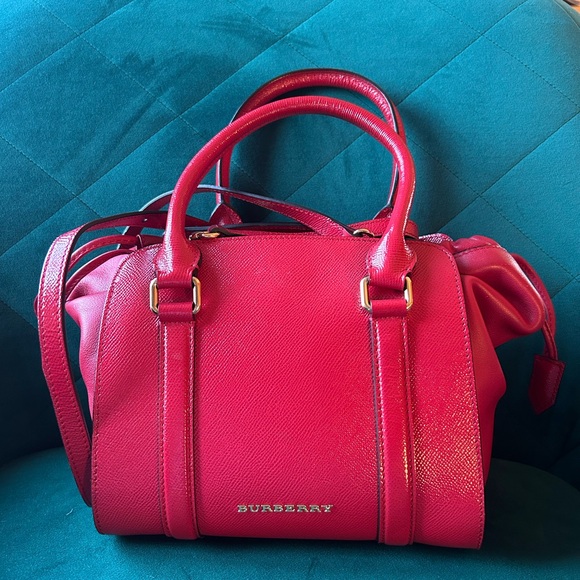 Burberry Leather Crossbody Shoulder Bag Red - Picture 1 of 13